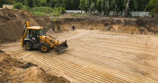 Разработка котлована Артем, цена от 311 руб./м3.